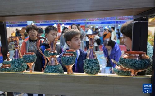 多國(guó)工藝品齊聚中俄博覽會(huì)，工藝美術(shù)品及禮儀用品銷(xiāo)售火爆